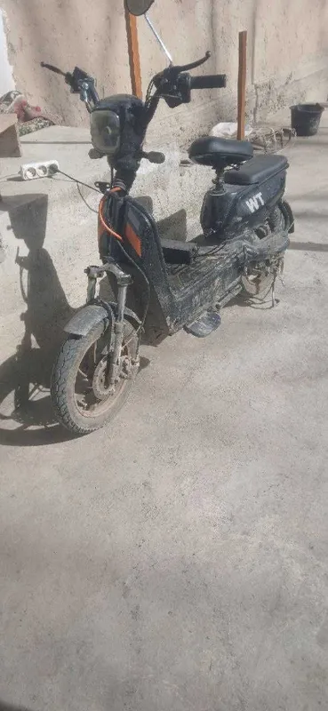Skuter-moped 40-60 km srochna sotiladi