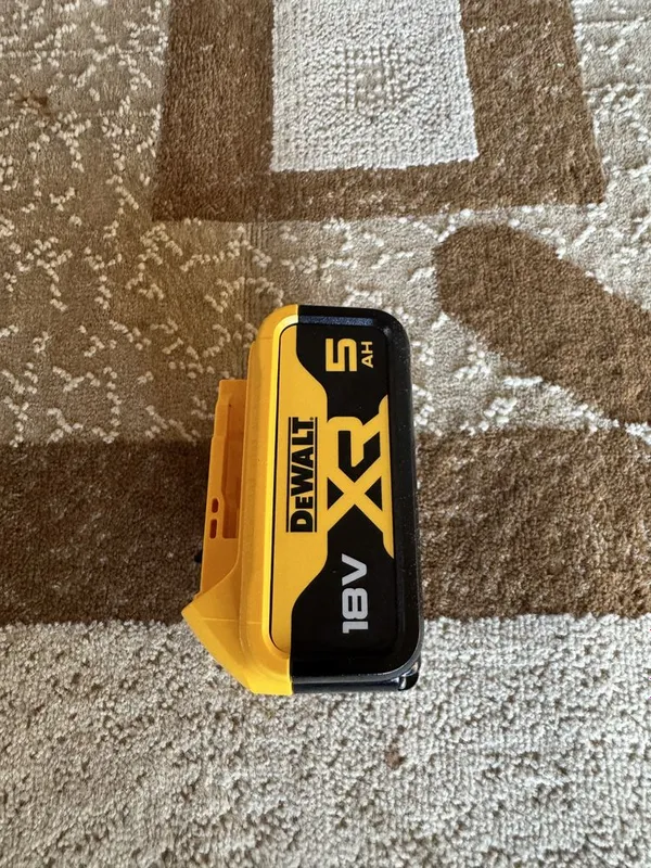 Аккумулятор DeWalt 1 Аккумулятор DeWalt 1