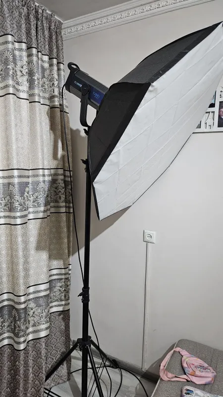 Lampa sotiladi, studiya yoritgichi 3