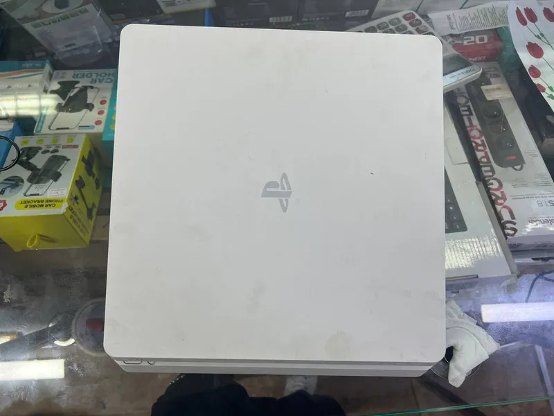 Playstation 4 slim 2