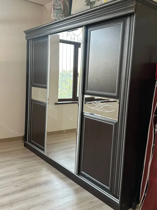 Spalni mebel srochni sotiladi