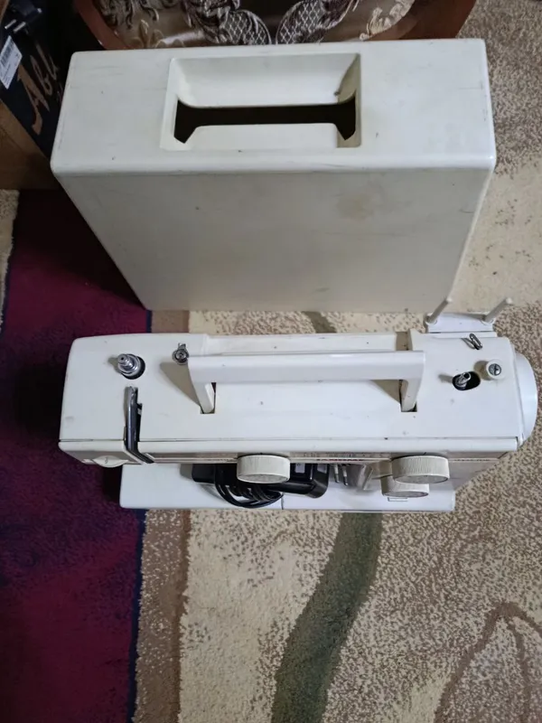 Швейная машинка JANOME 4