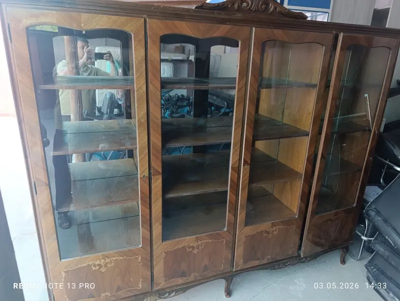 Продам старый шкаф