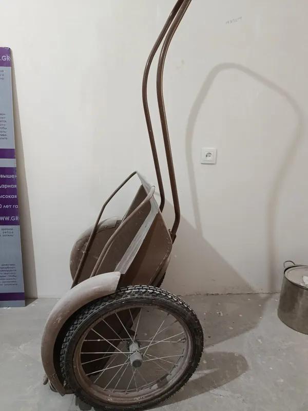 Sovet ishlab chiqarishidagi aravachani sotaman. Yangi 1