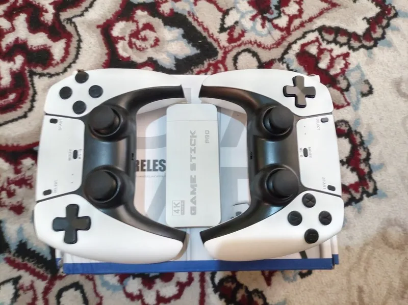 Mini Game Console 2.4G Wireless 3D 4K sotiladi. 2 ta simsiz pult bor. 2 Mini Game Console 2.4G Wireless 3D 4K sotiladi. 2 ta simsiz pult bor. 2