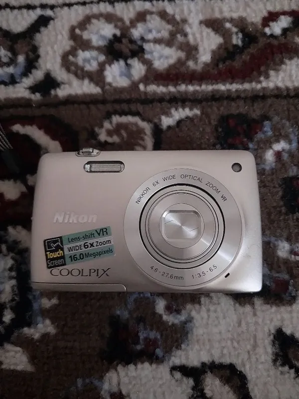 Nikon raqamli fotoaparat 1 Nikon raqamli fotoaparat 1