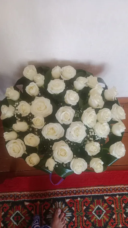 Nozik did egalari uchun oq atirgullar sotiladi — фото 1
