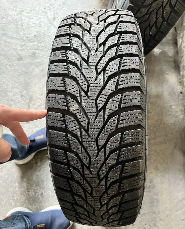Зимние шины Rotalla, новые, использовались 1 неделю, 205/65/R15 1 Зимние шины Rotalla, новые, использовались 1 неделю, 205/65/R15 1
