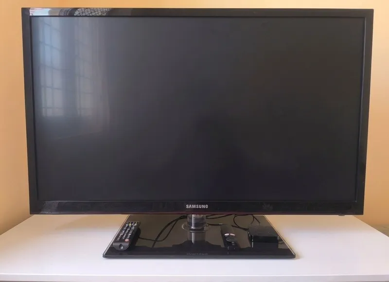 Samsung PS43E490B2W 43" + Android TV Box Q5 sotiladi Samsung PS43E490B2W 43" + Android TV Box Q5 sotiladi