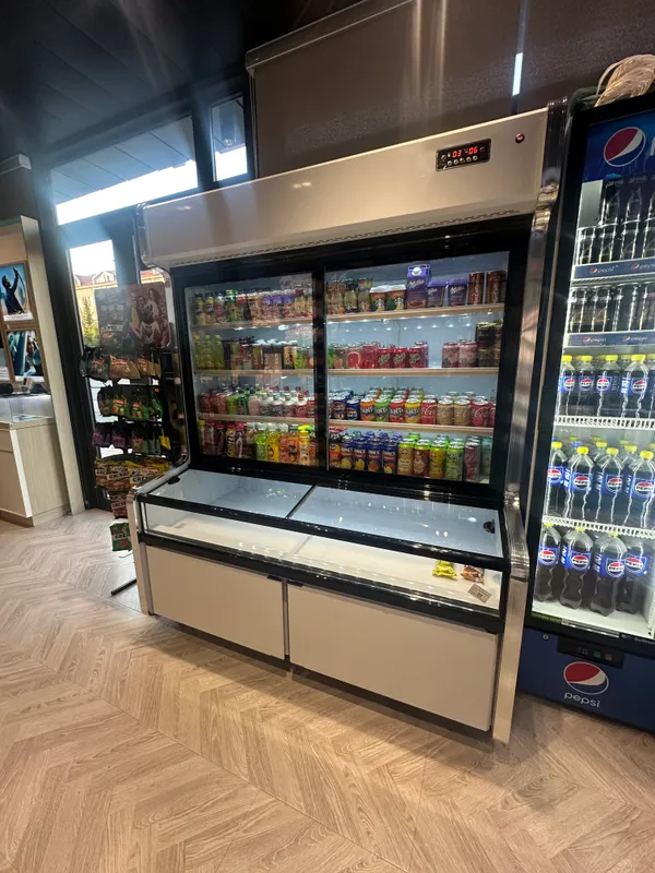 холодильник для магазина
