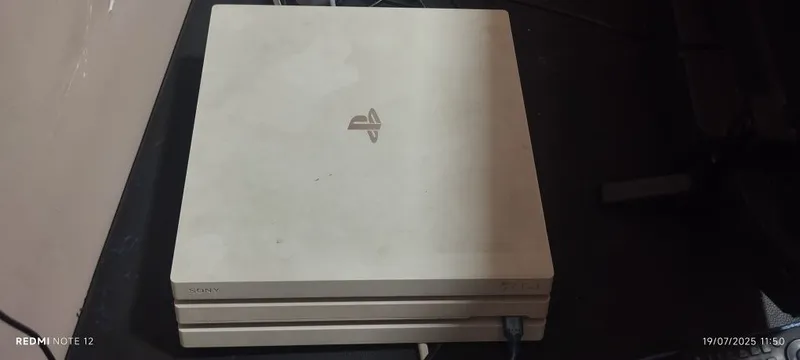 PS4 pro 1 tb xolati ideal 2ta orginal pult uyda oʻynalgan