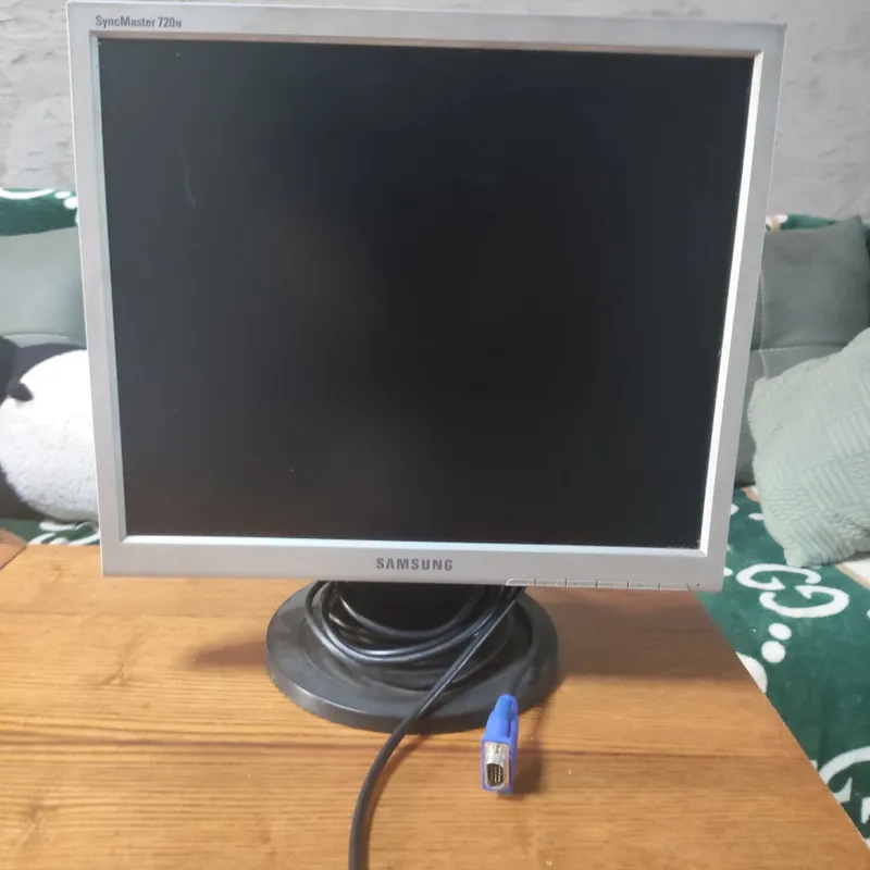 Монмтор Samsung. 1 Монмтор Samsung. 1