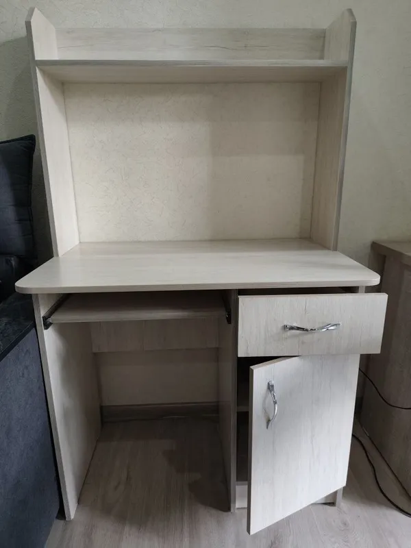 Продаю стол для школьника 3 Продаю стол для школьника 3