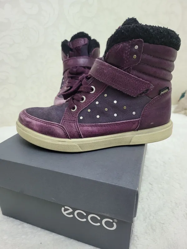 Продаются ботинки на девочку фирмы ecco