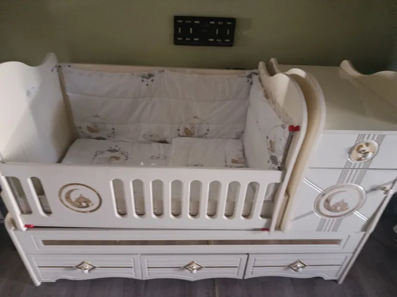 Transformer bolalar krovat-komodi chexollari bilan 2 Transformer bolalar krovat-komodi chexollari bilan 2
