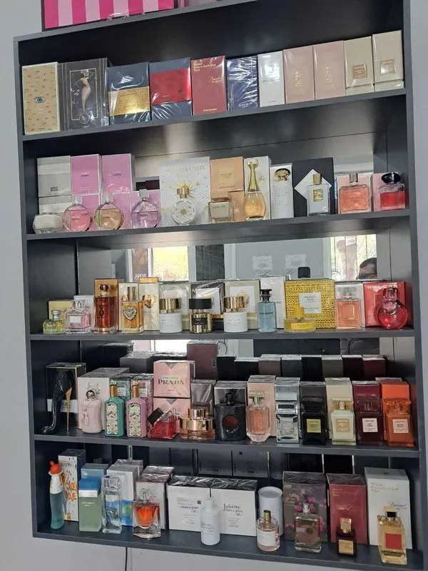 Продаются полки в магазин на стены и на пол 8 Продаются полки в магазин на стены и на пол 8