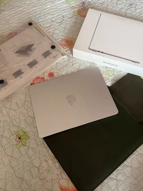 MacBook Air M4 256 GB в новом состоянии, батарея 100% 2