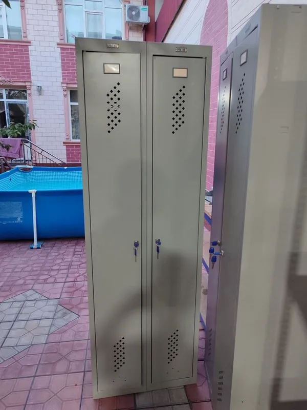 Металлический шкаф для одежды (локер) 2-секционный 1