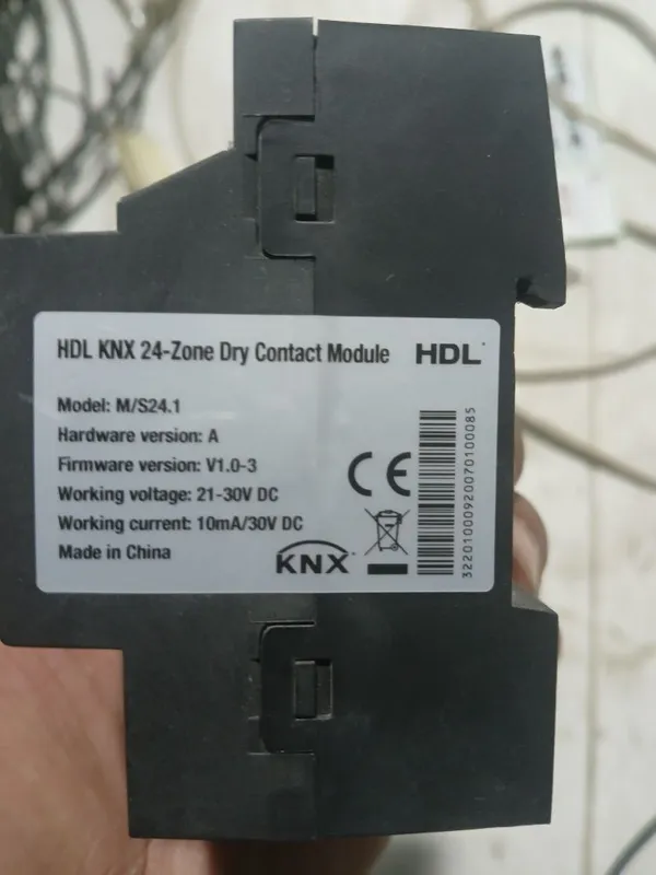 DIN 24-контактный модуль входов KNX