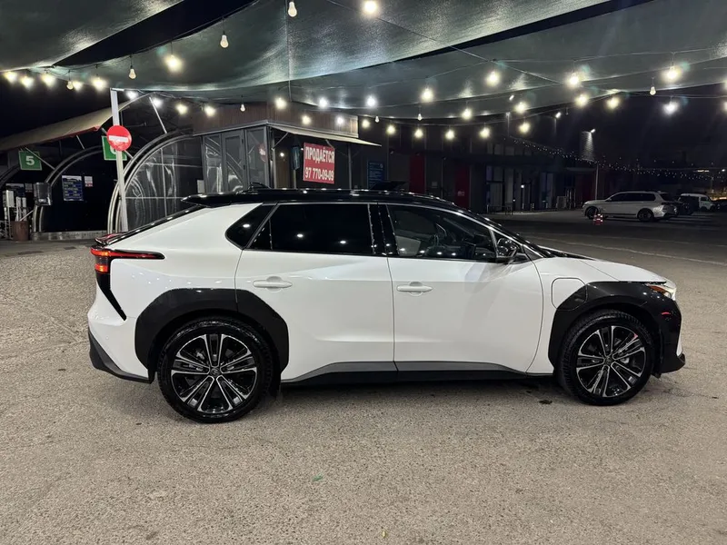 Продаётся Toyota BZ 4x Максимальная комплектация — фото 4