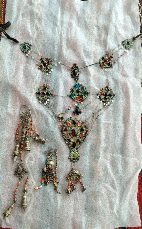 1947- yillardagi Zebigardon tilla aralashgan qadiymiz toshlari bilan 4 1947- yillardagi Zebigardon tilla aralashgan qadiymiz toshlari bilan 4
