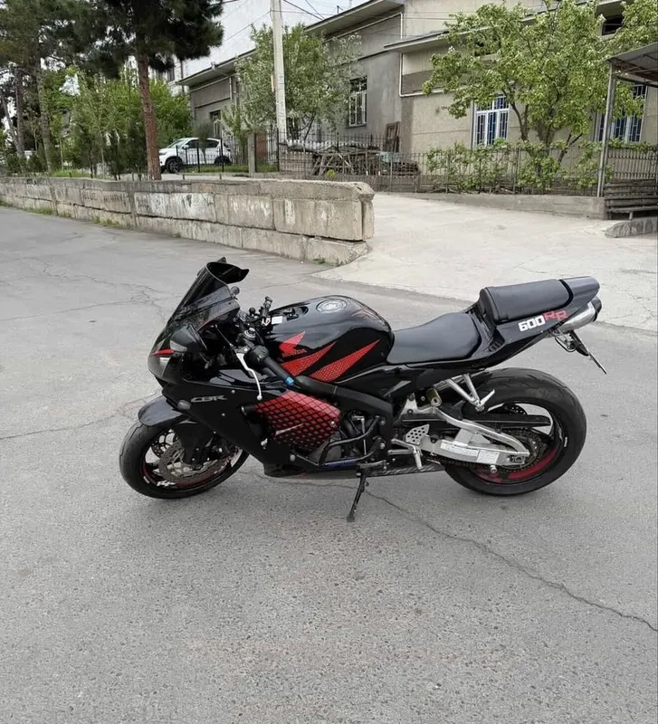 Honda CBR 600 RR 8 Honda CBR 600 RR 8