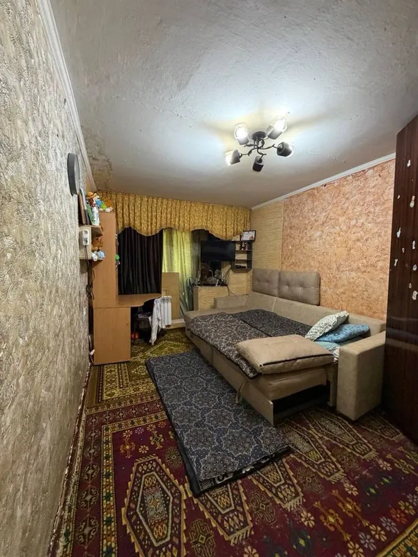 Срочно продаётся 1 ком на ОКТЯБРЕ