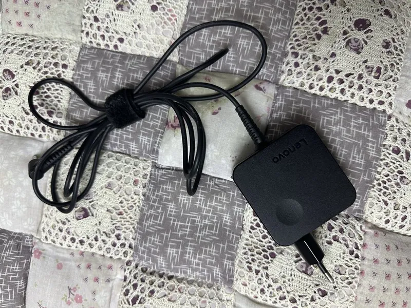 Lenovo noutbuklari uchun quvvat bloki, 45W 1 Lenovo noutbuklari uchun quvvat bloki, 45W 1