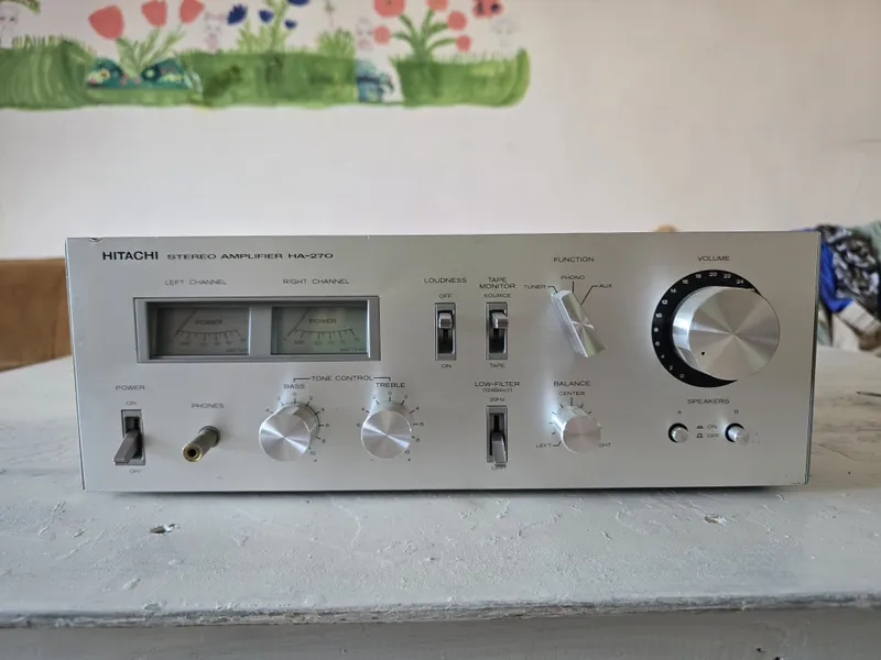 Hitachi HA-270 усилитель 3 Hitachi HA-270 усилитель 3