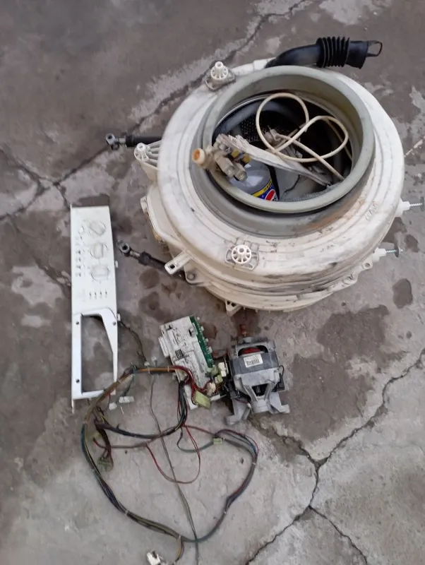 Indesit plata motor bak