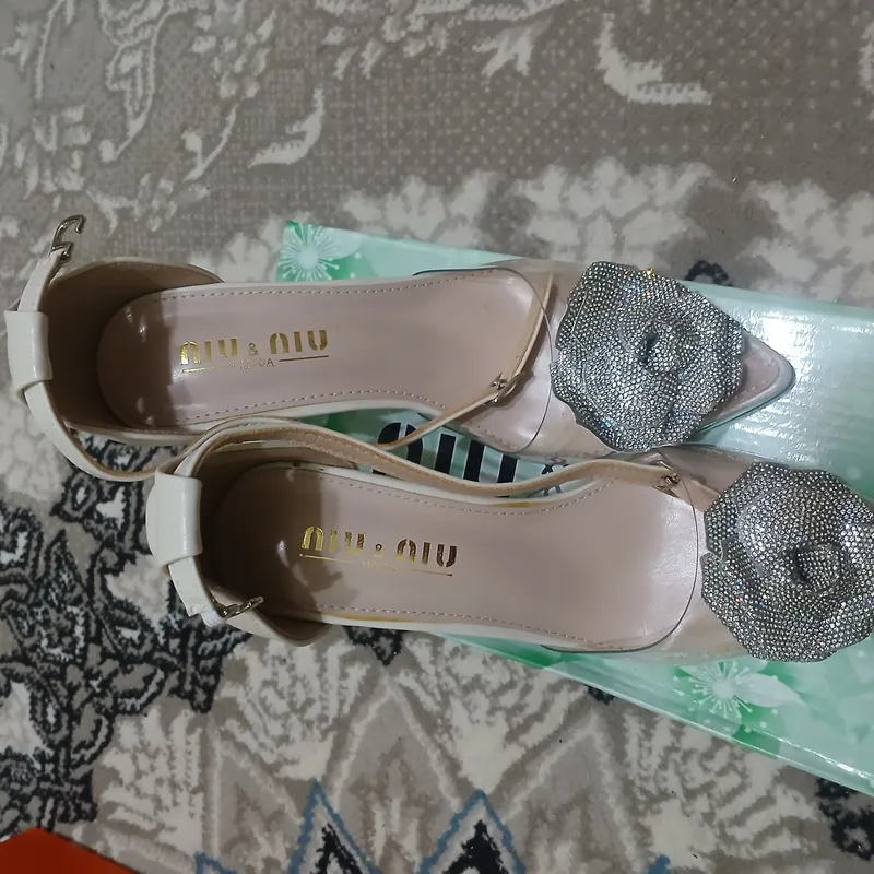 ayollar oyoq kiyim razmer 35 rangi oq 2 ayollar oyoq kiyim razmer 35 rangi oq 2