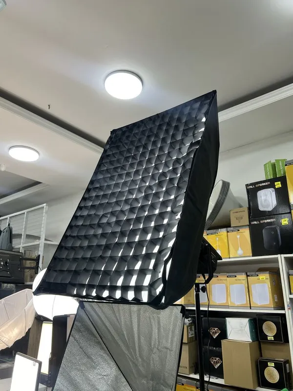 Софтбокс с сотами, 300W, видеосвет, студийный свет, прожектор — фото 5 Софтбокс с сотами, 300W, видеосвет, студийный свет, прожектор — фото 5