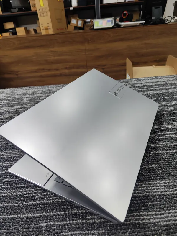 ASUS Vivobook 1 ASUS Vivobook 1