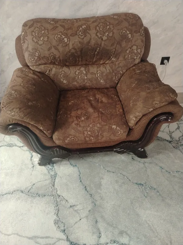Yumwoq divan ikkita kreslosi bn yaxwi holatda — фото 1