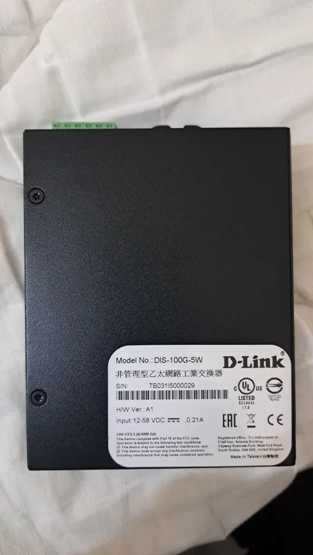 Продаётся коммутатор D-Link DIS-100-G-5W