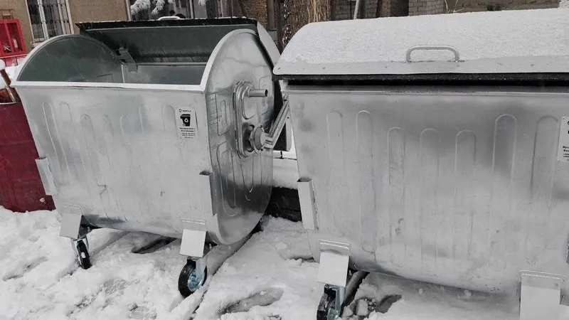 Металичиский оцинкованный мусор бак 1100л Металичиский оцинкованный мусор бак 1100л