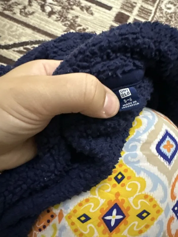 Кофта uniqlo мягкая тепла на 5/6 лет 1 Кофта uniqlo мягкая тепла на 5/6 лет 1