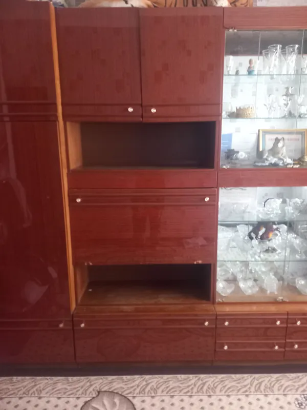 Belarus stenkasi alohida qizil daraxtdan 1