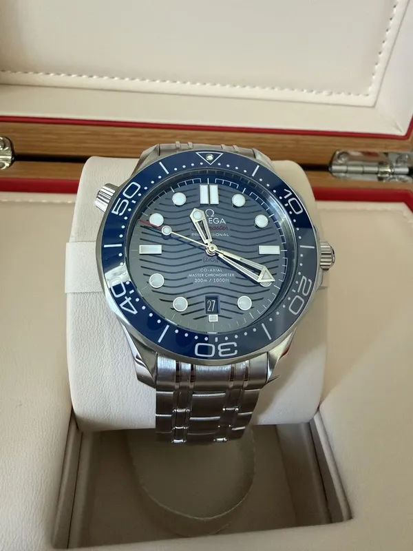 Omega Seamaster Diver 300 42mm blue — фото 2
