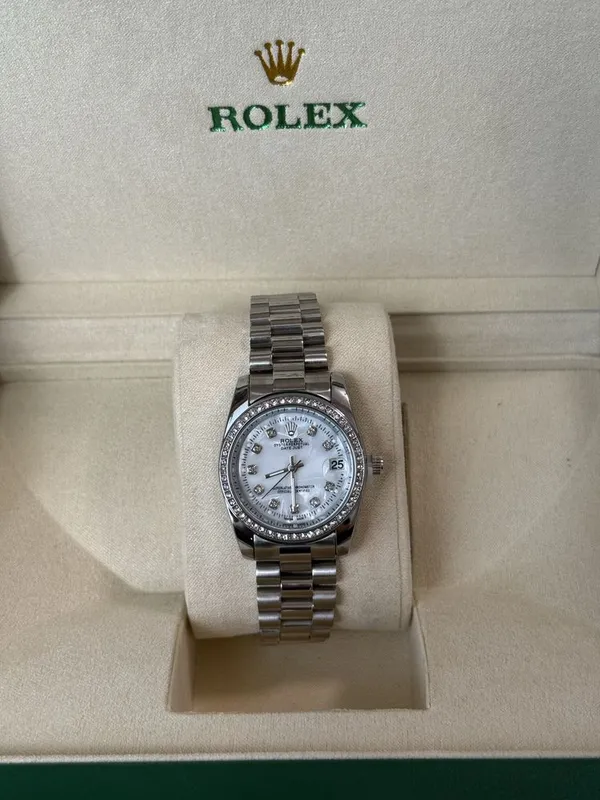 Женские часы Rolex, в подарочном каропке, с нежными элегатными камнями — фото 3