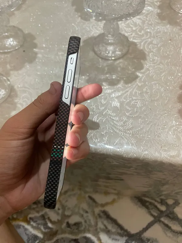 iphone 12 faqat orqa shisha singan — фото 2