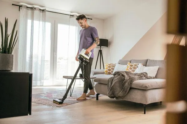 Вертикальный аккумуляторный пылесос Karcher VC 4 Cordless — фото 1