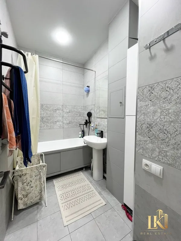 3 xonali kvartira sotiladi, 71 m², 5/9, Yakkasaroy tumani 9