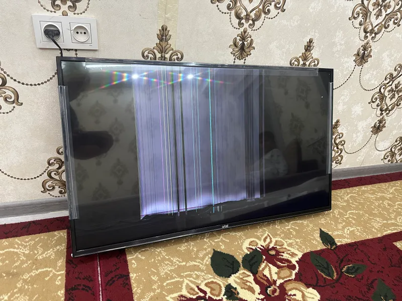 Smart tv 43  xolati zor  karopkasi bor pulti yoq — фото 2