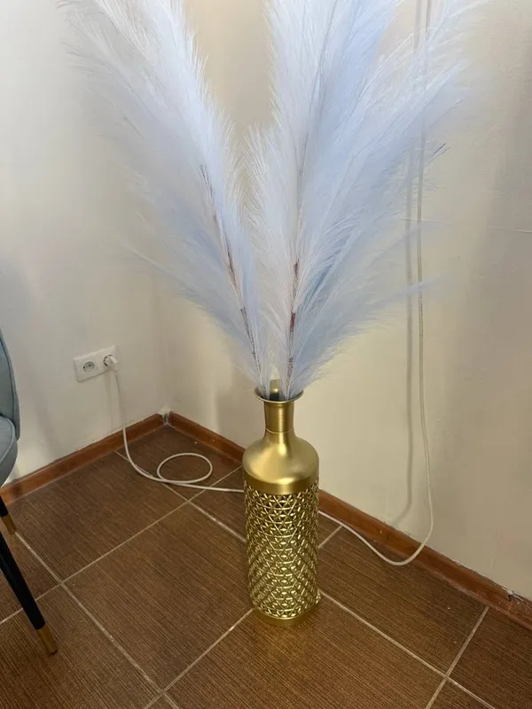 Dekorativ suniy gul vazasi bilan sotiladi