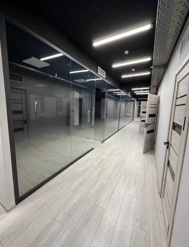 Аренда офисов от 500 кв m2 18 y.e за кв m2 — фото 2
