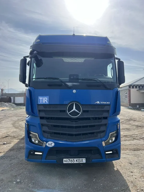 Mercedes Actros паравоз