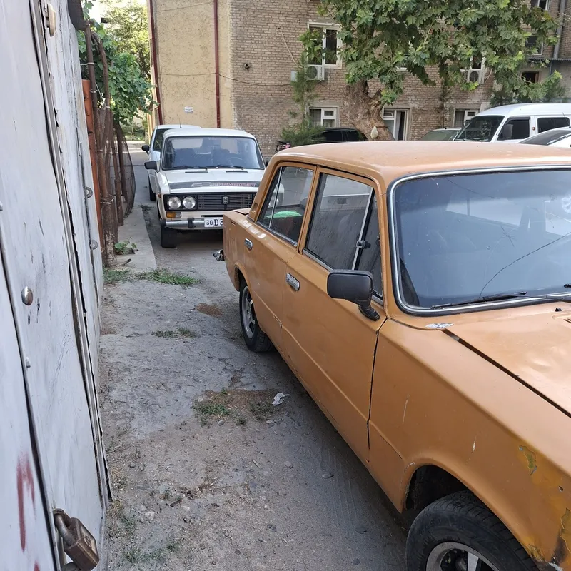 Vaz 21011 sotiladi 1983 yil 2 Vaz 21011 sotiladi 1983 yil 2