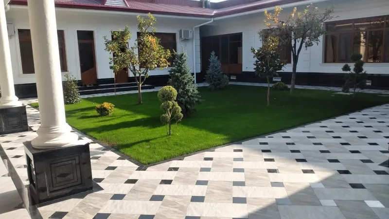 Gazon urugʼi va tayyor rolonlari bor. Ustanovka ham qiberamiza 2