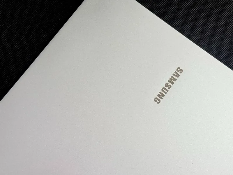 SAMSUNG gAlAxY BOOK NP754XFG exclusive modellardan BIRI 2 SAMSUNG gAlAxY BOOK NP754XFG exclusive modellardan BIRI 2